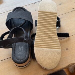 TOMS Black Platform Sandals with Straps and Ridged Sole